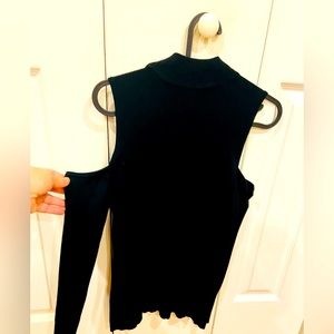 Cache cold shoulder sweater